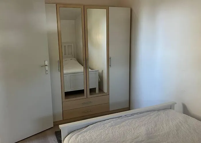 La Petit Frontiere Apartment *